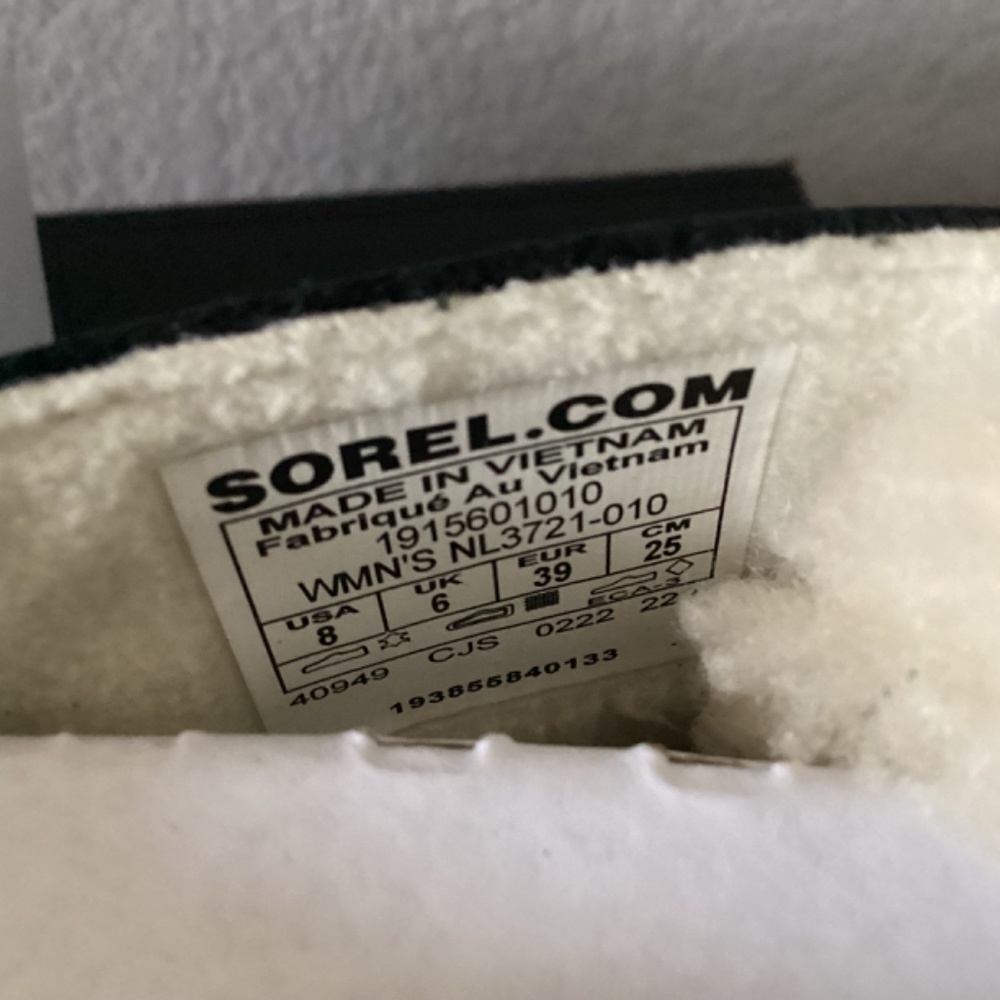 SOREL Emelie Genuine Shearling Short Lace-Up Boot (Women), size 8 - Picture 9 of 9